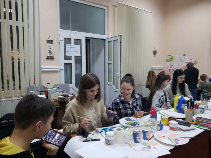 Ateliers de dessins et peintures pour les jeunes ukrainiens à Chișinău