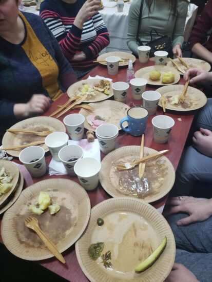 Une soirée raclette avec les jeunes ukrainiens pour faire découvrir la culture française