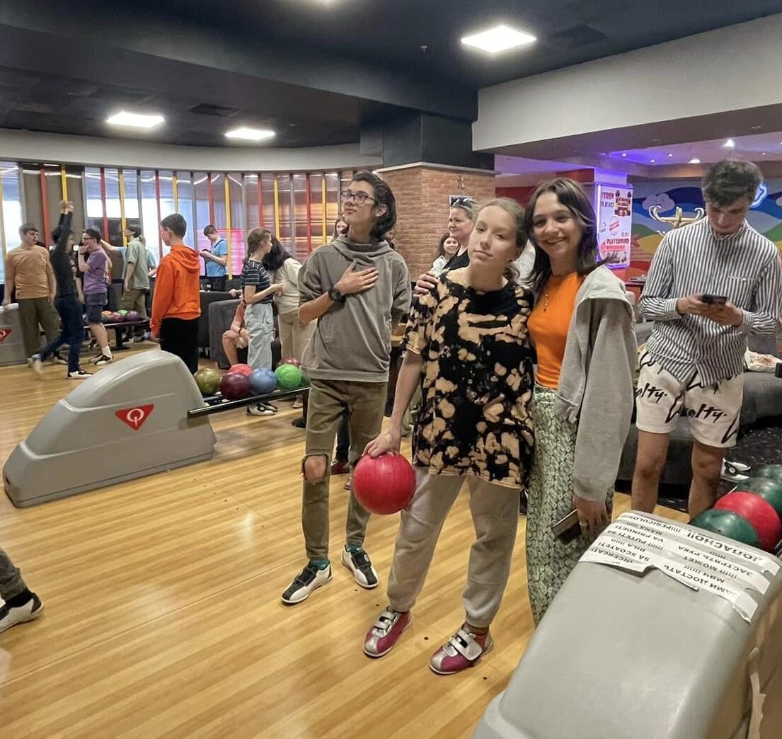 « Loisirs pour tous » : sortie au bowling avec les jeunes ukrainiens de Chișinău